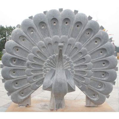 青石孔雀雕塑，公园动物石雕