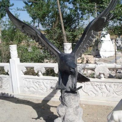 老鹰石雕，公园动物石雕