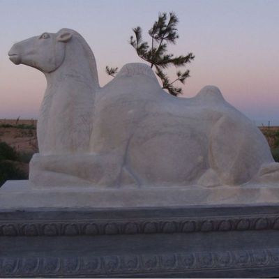 卧着的骆驼雕塑，石雕动物