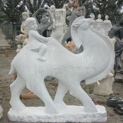 小孩骑骆驼雕塑，汉白玉动物石雕