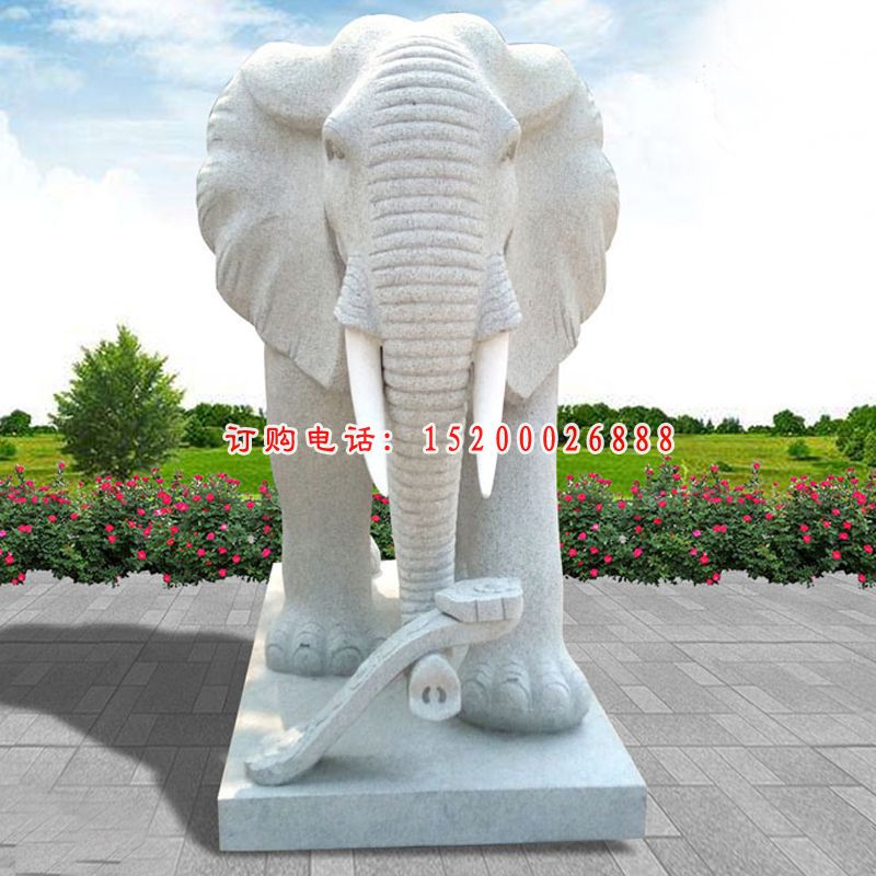 公园动物石雕，卷着如意棒的大象