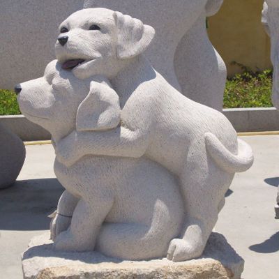 石雕两只小狗，公园动物石雕