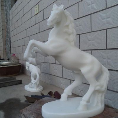 汉白玉石雕马，广场动物雕塑