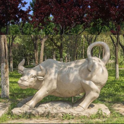 大理石牛，公园动物石雕