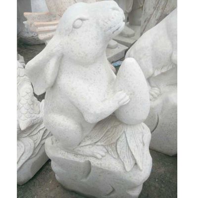 小白兔石雕，公园石雕动物