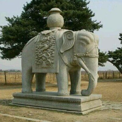 驮宝瓶的大象石雕