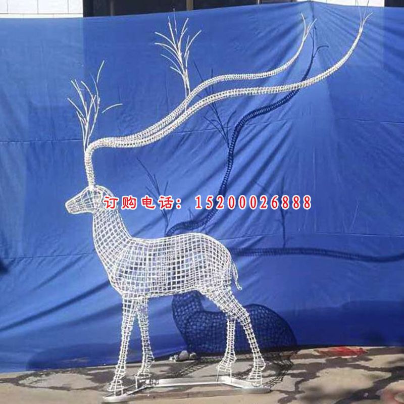 不锈钢镂空鹿雕塑