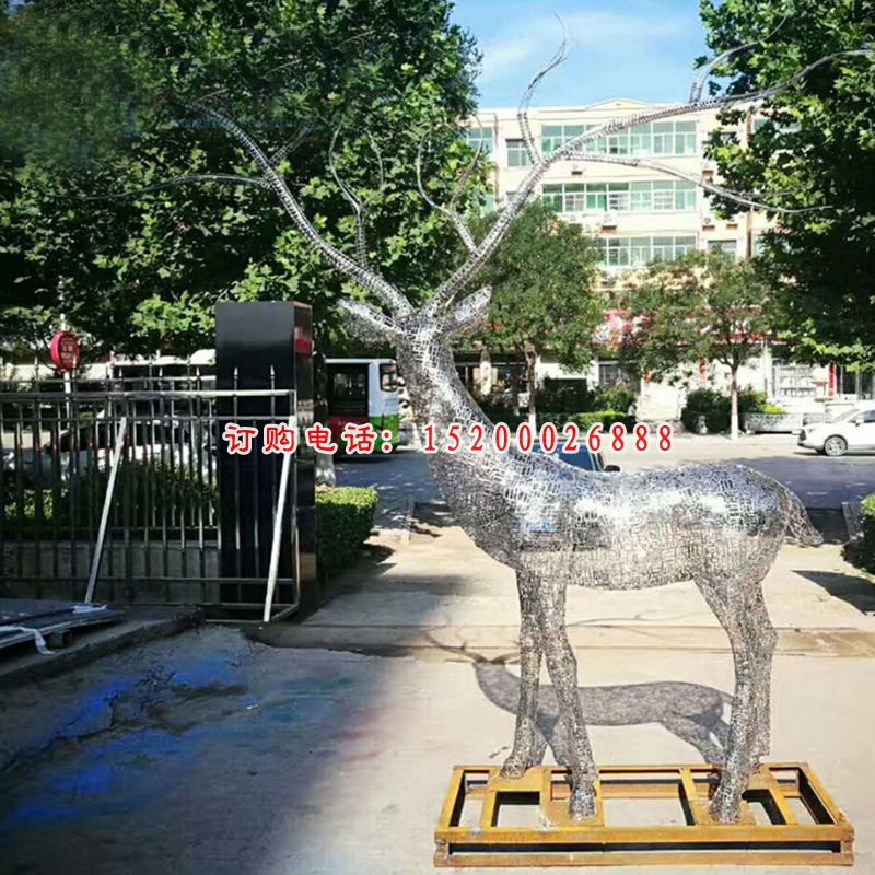 广场景观摆件，不锈钢镂空鹿雕塑