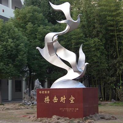 不锈钢鸟类雕塑，不锈钢搏击时空雕塑