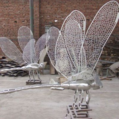 不锈钢镂空蜻蜓雕塑