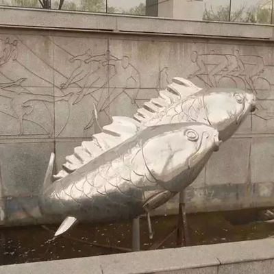 不锈钢喷水鲤鱼雕塑