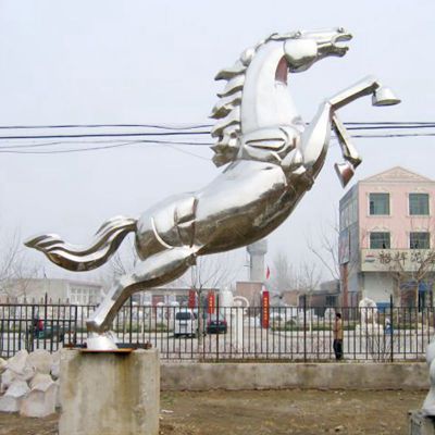 不锈钢立着的马雕塑，广场景观雕塑