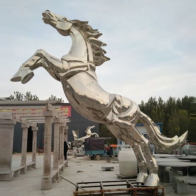 不锈钢奔腾的马雕塑