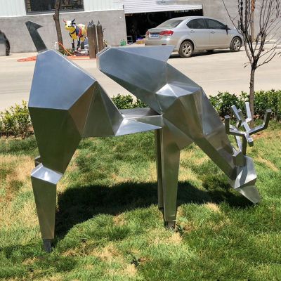 不锈钢吃草梅花鹿  公园动物雕塑