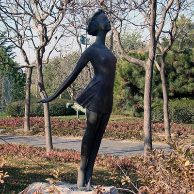 美女吹风铜雕，公园人物铜雕