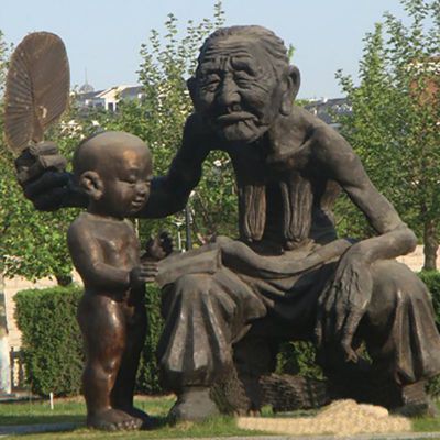 祖孙俩乘凉铜雕，公园人物雕塑