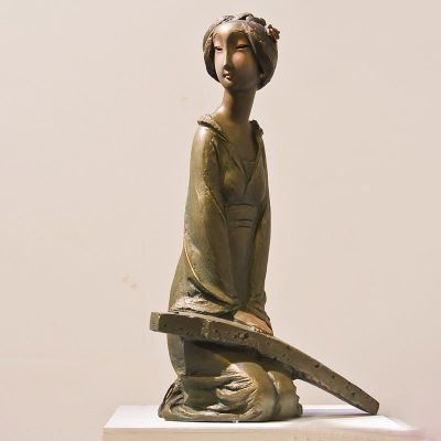 弹琴的古代美女铜雕