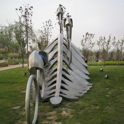 不锈钢骑车雕塑  公园景观不锈钢雕塑