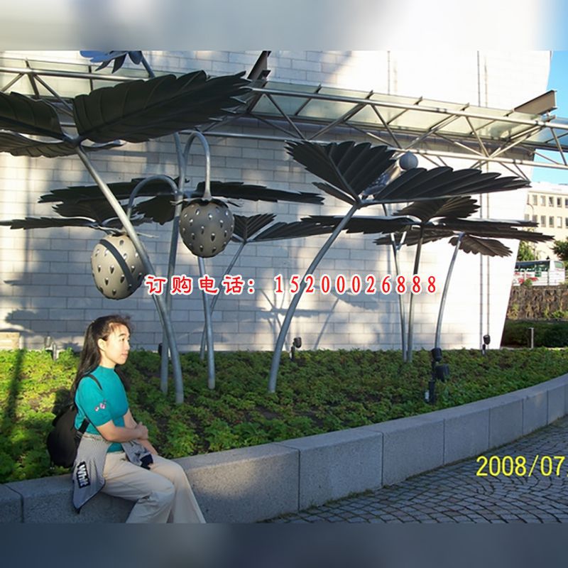 不锈钢生长的草莓雕塑，公园景观不锈钢雕塑