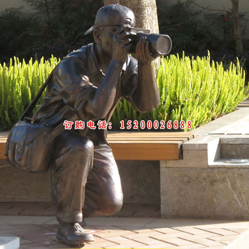 摄影人物雕塑，公园景观人物铜雕