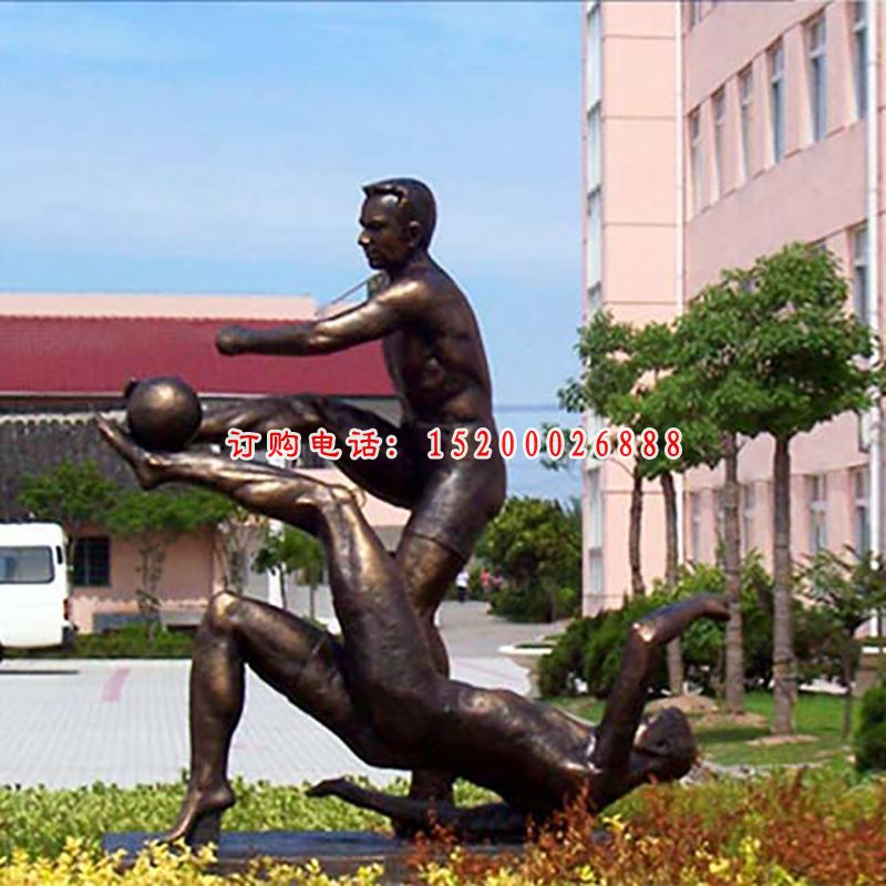 踢足球人物雕塑，广场小品铜雕