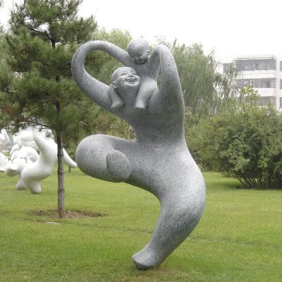 母子玩耍石雕，抽象人物雕塑