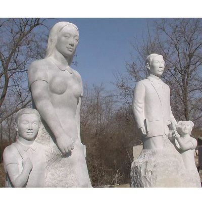 一家四口人物石雕，公园人物雕塑