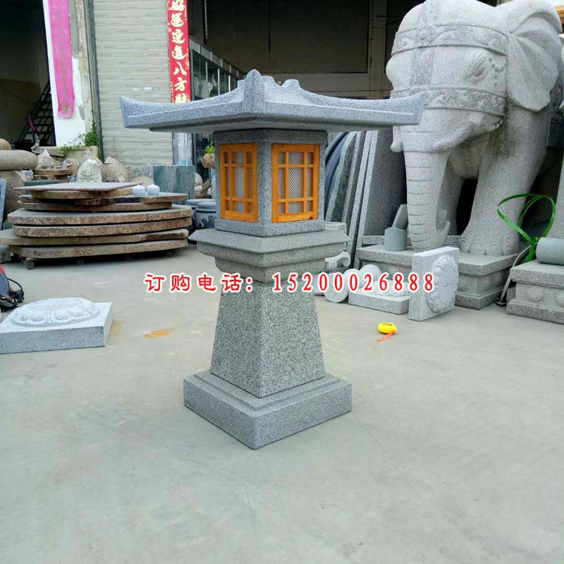 带木头窗的石灯 大理石公园灯