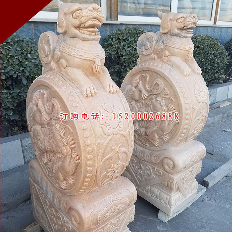 晚霞红门墩，狮子抱鼓石
