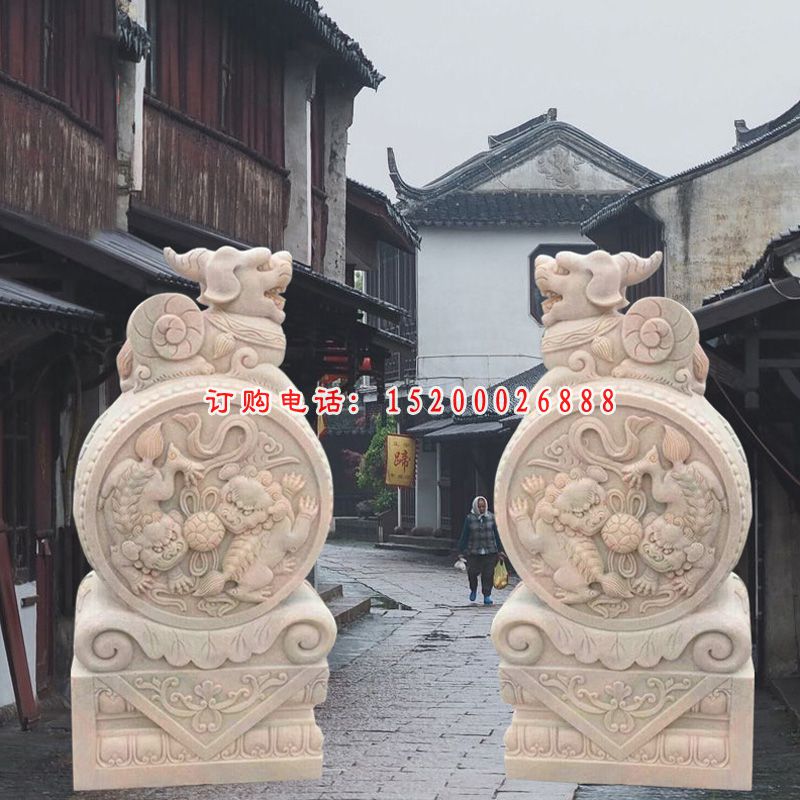 晚霞红貔貅门墩，抱鼓石