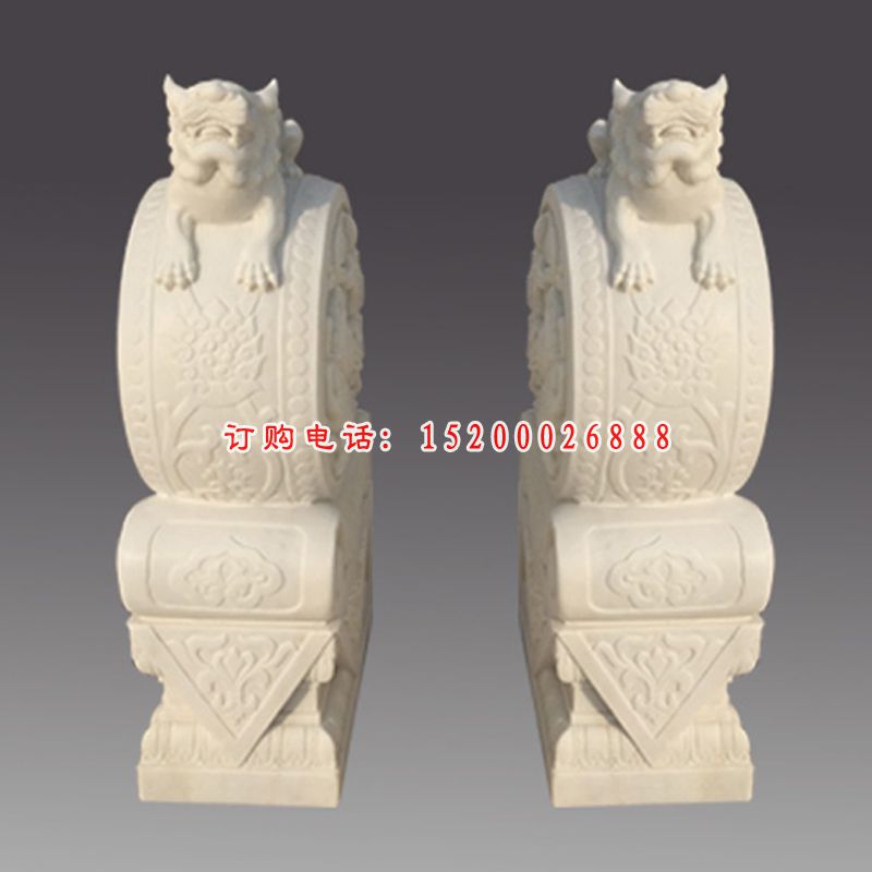 汉白玉栏板，狮子抱鼓石