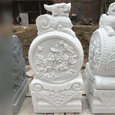 汉白玉门墩，貔貅石门墩 