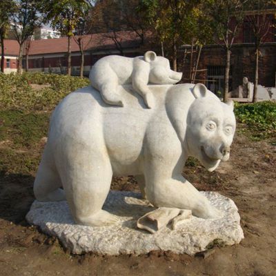 石雕狗熊，公园景观雕塑