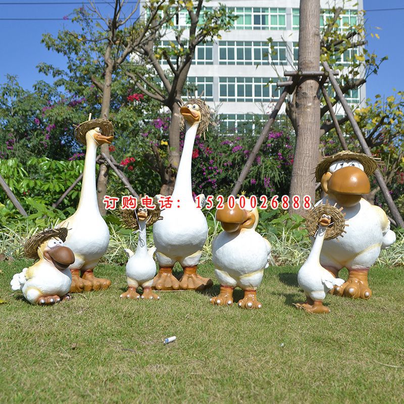 小区卡通鸭子雕塑，玻璃钢卡通动物 (2)