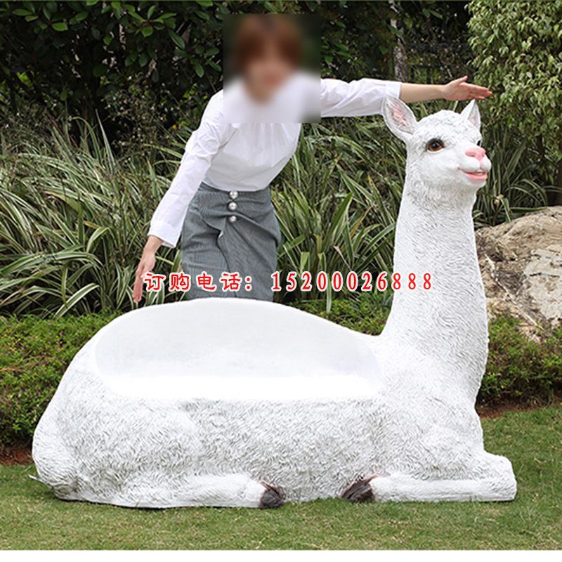 大型仿真白色羊驼室外广场景观雕塑摆件，玻璃钢仿真动物雕塑