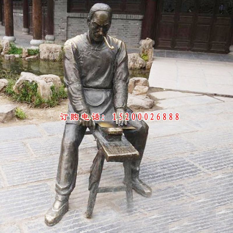 磨刀人物雕塑，玻璃钢仿铜人物雕塑 (1)
