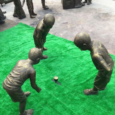打陀螺的儿童雕塑玻璃钢仿铜玩耍的人物雕像