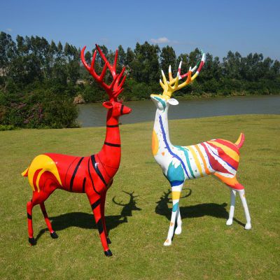 彩绘梅花鹿，玻璃钢动物摆件 