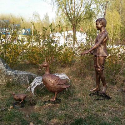 玻璃钢仿铜鸭子雕塑，庭院景观摆件