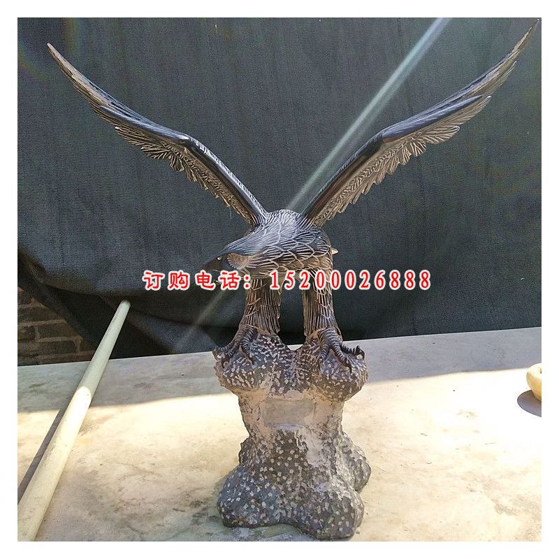 老鹰石雕，青石雄鹰
