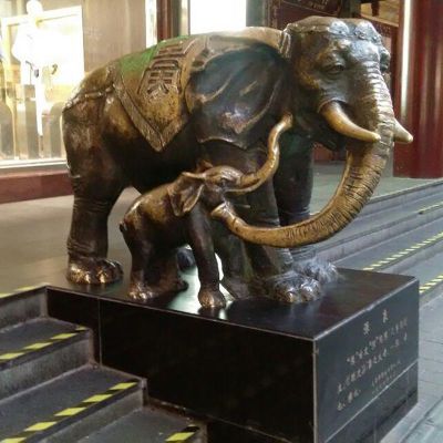 铸铜母子大象雕塑