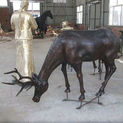 小鹿铜雕，铸铜小鹿雕塑，公园动物铜雕