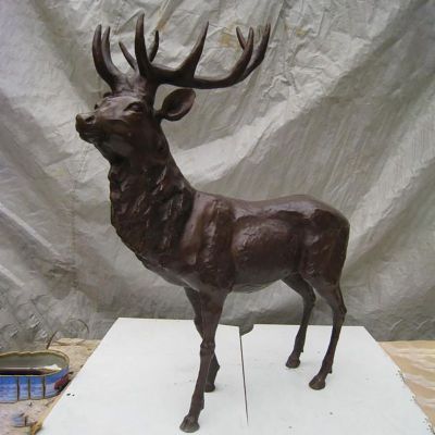 铜雕小鹿，公园动物雕塑