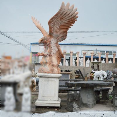 雄鹰展翅石雕，晚霞红老鹰石雕