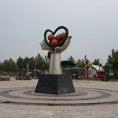 不锈钢草莓雕塑 (1)