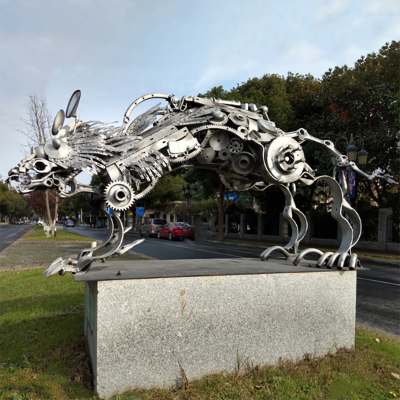 不锈钢狼雕塑 (2)