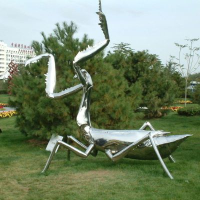 不锈钢螳螂雕塑 (1)
