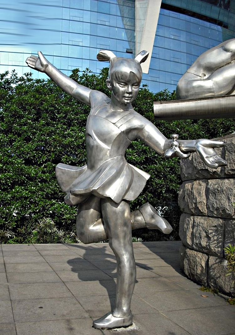 踢毽子的女孩雕塑，不锈钢人物雕塑