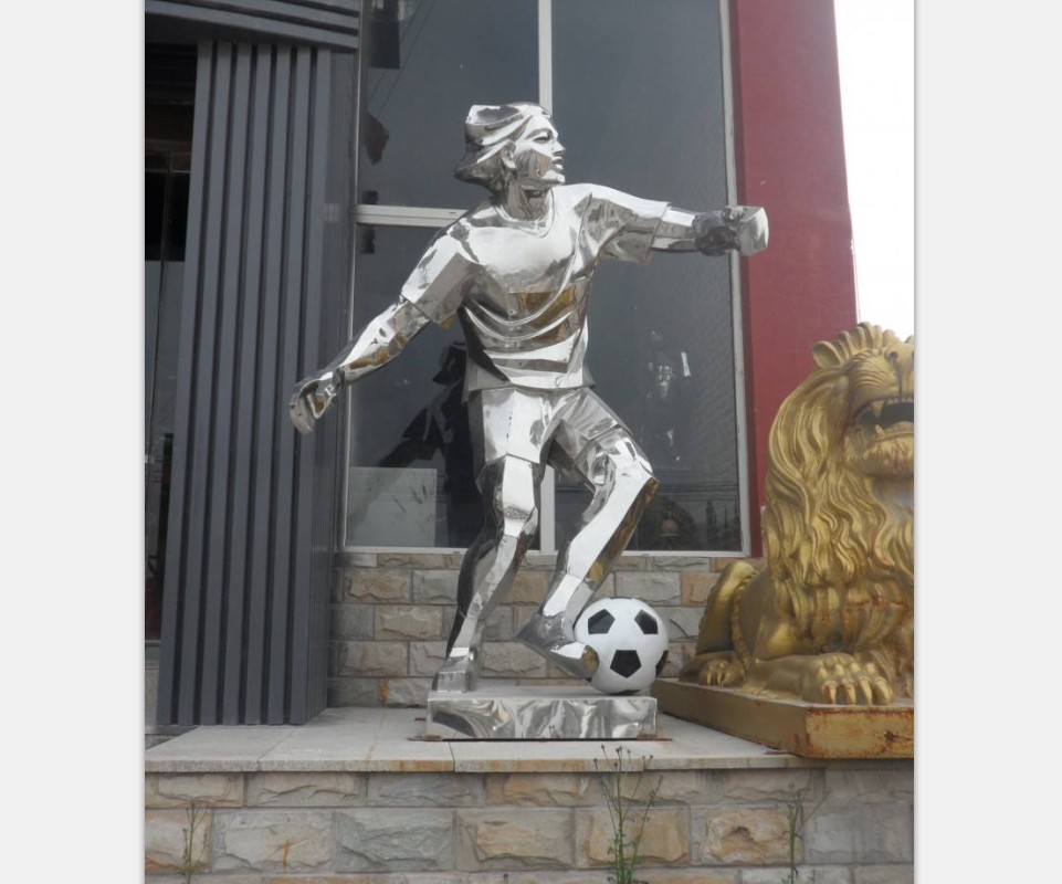  不锈钢抽象人物足球雕塑
